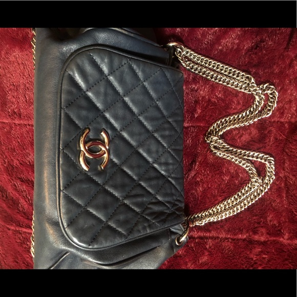 Authentic Vintage Chanel Handbag - Picture 2 of 8